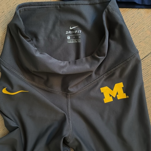 Nike x Michigan pullover and leggings- 2 for 1 deal - Picture 5 of 5